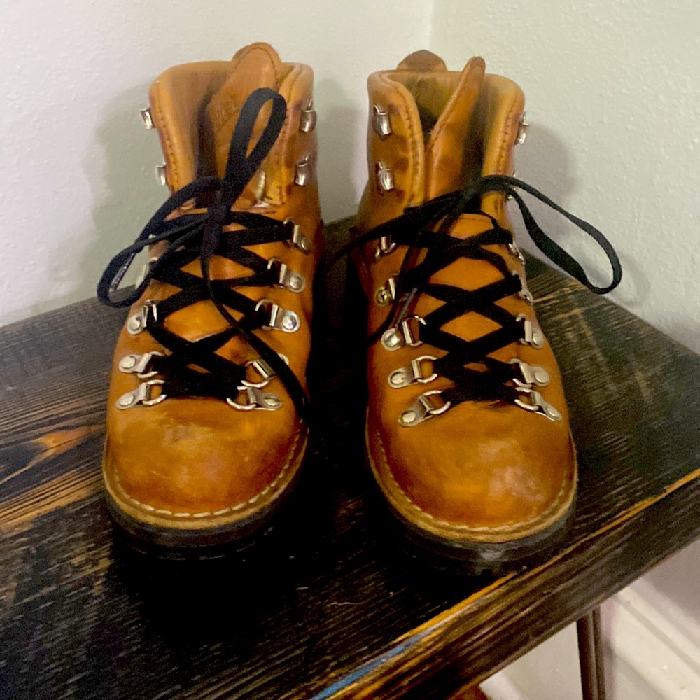 Danner Boot size 7 fantastic condition!